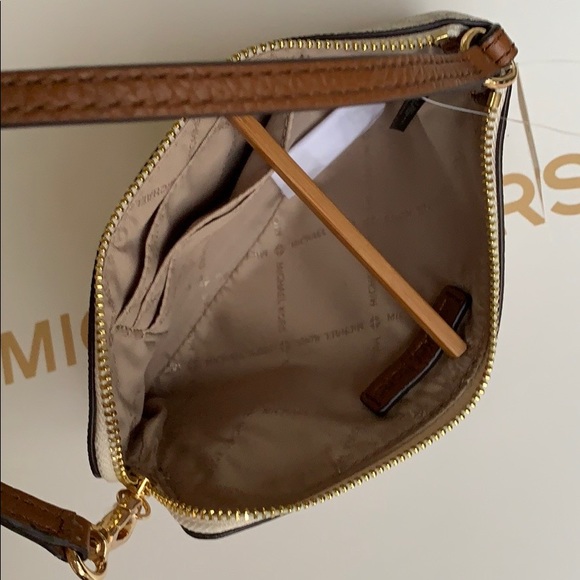 Michael Kors Jet Set Travel Lg Top Zip Wristlet - Picture 15 of 16